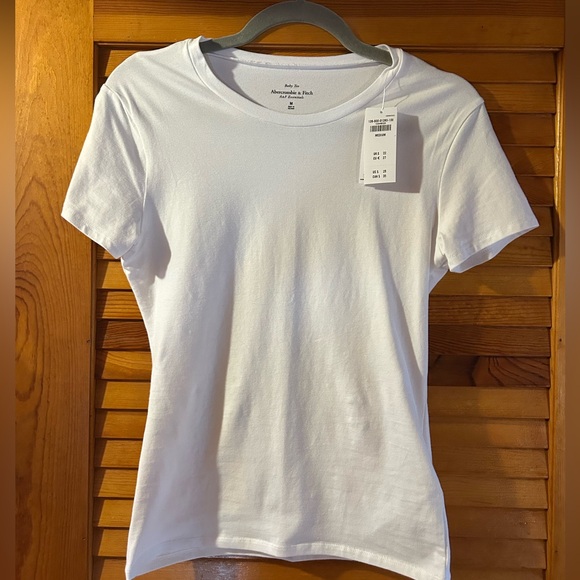Abercrombie & Fitch Tops - Abercrombie & Fitch Baby tee NWT